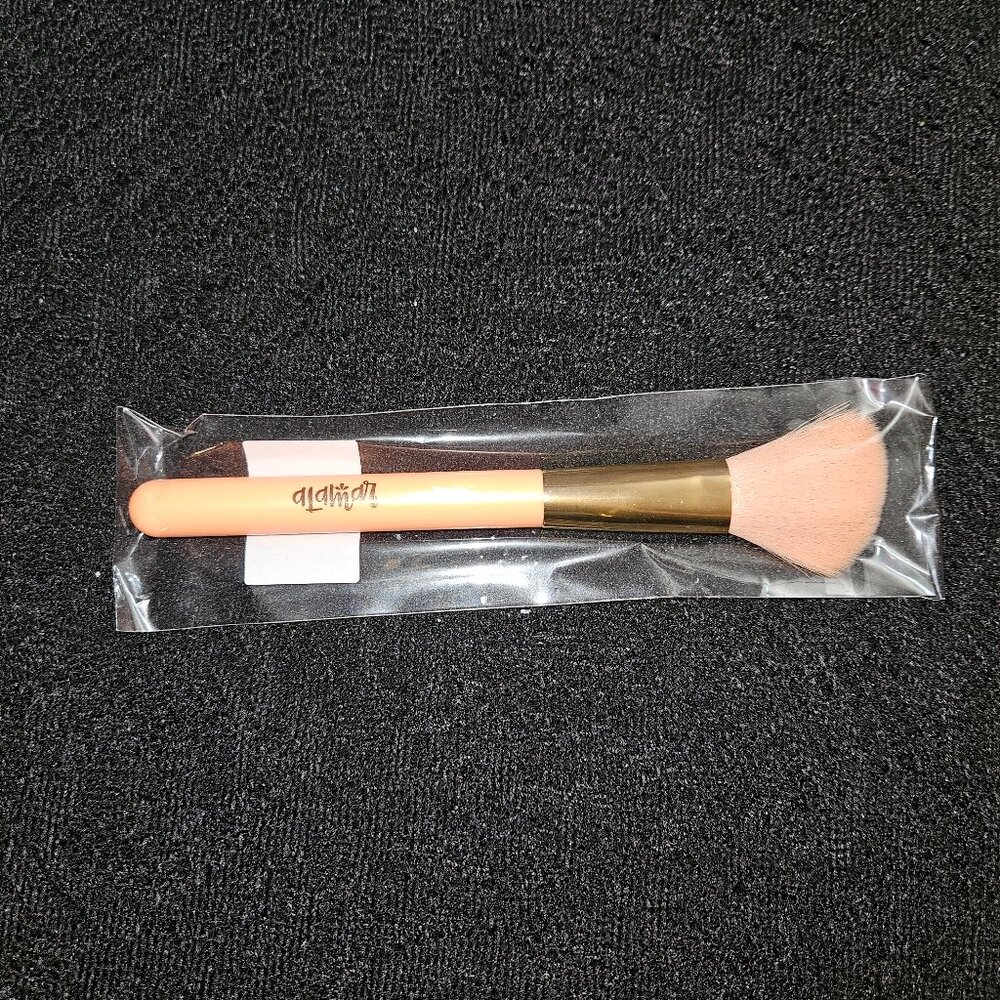 🤩3/$15! NWOT Alamar Angled Brush